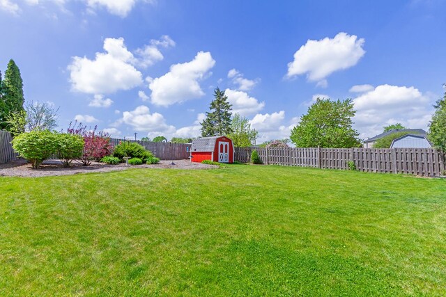 31 Jefferson Ln, Streamwood, IL 60107 - view of yard featuring a storage unit and an outdoor structure