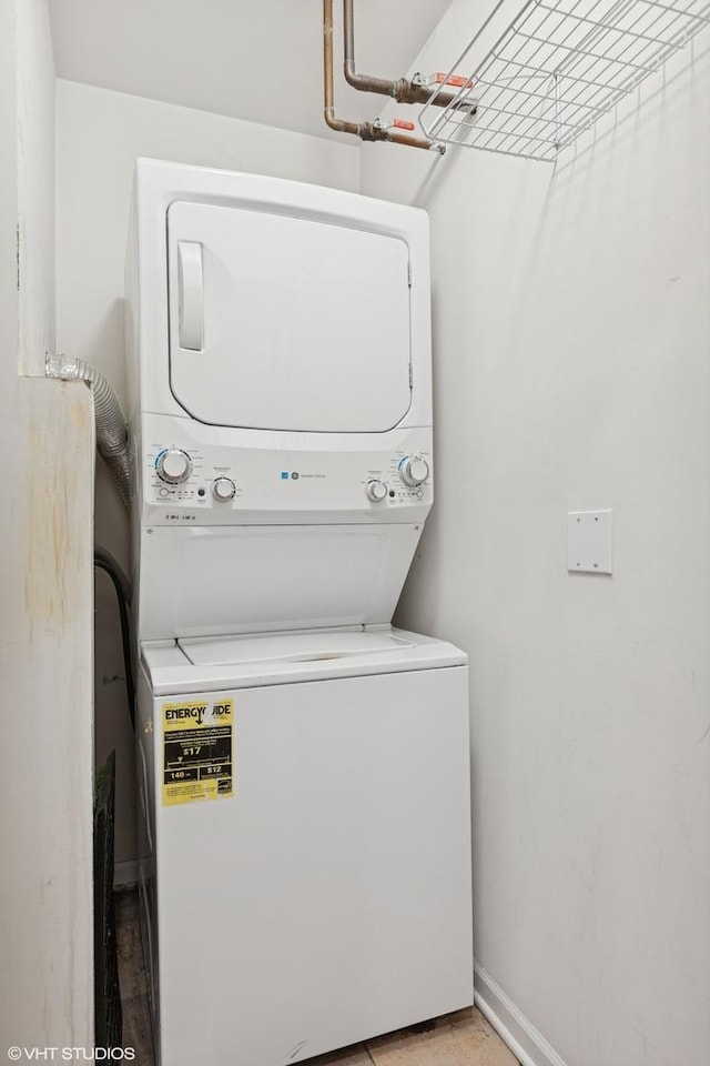 2307 W Wolfram St Unit 415, Chicago, IL 60618 - washroom featuring stacked washer / dryer and baseboards