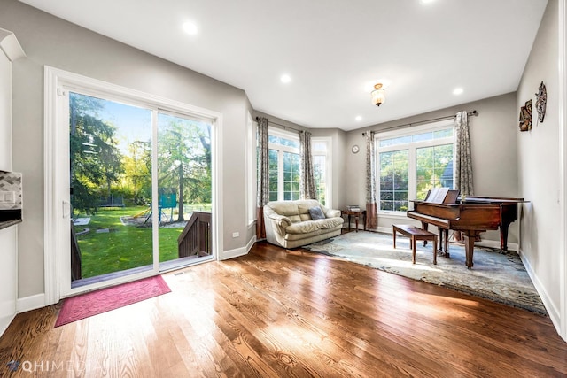 1327 Greenwood Ave, Deerfield, IL 60015 - sitting room featuring wood finished floors, baseboards, and recessed lighting
