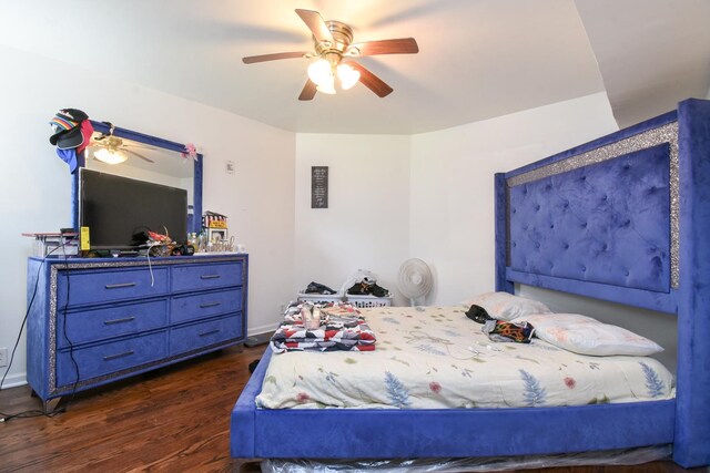 523 E 41st St, Chicago, IL 60653 - bedroom with dark wood-type flooring and ceiling fan