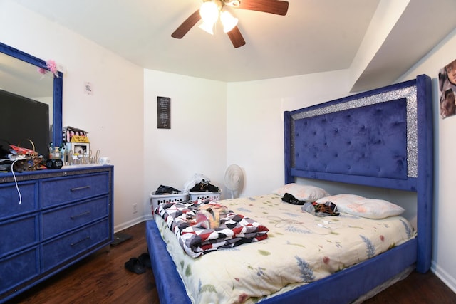 523 E 41st St, Chicago, IL 60653 - bedroom with dark wood-style flooring, baseboards, and a ceiling fan