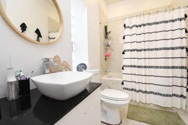 523 E 41st St, Chicago, IL 60653 - full bathroom with shower / tub combo with curtain, toilet, and vanity