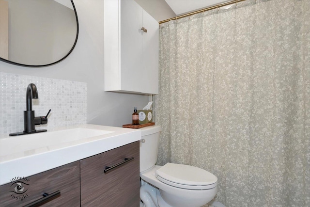 1525 Raymond Dr Unit 103, Naperville, IL 60563 - bathroom featuring tasteful backsplash, toilet, vanity, and a shower with shower curtain