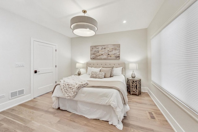 828 E Franklin Ave, Naperville, IL 60540 - bedroom with light wood-type flooring, baseboards, and recessed lighting