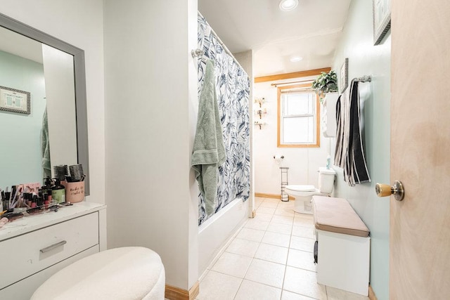 14922 Lawndale Ave, Midlothian, IL 60445 - full bath with toilet, tile patterned floors, shower / tub combo, and baseboards