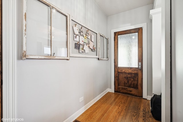 5830 N Glenwood Ave, Chicago, IL 60660 - entrance foyer with wood finished floors and baseboards