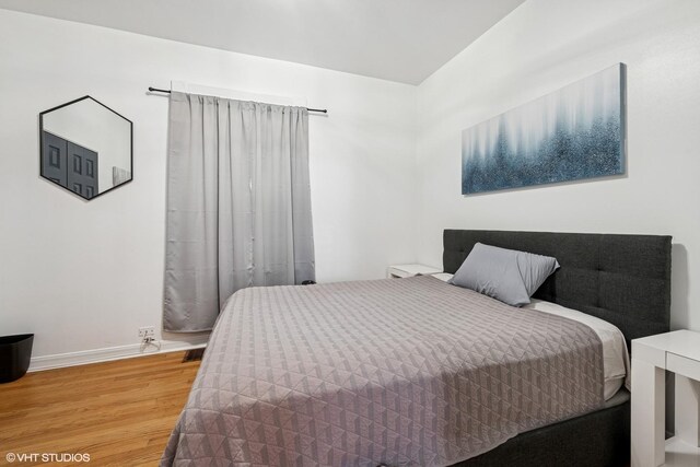 5830 N Glenwood Ave, Chicago, IL 60660 - bedroom featuring wood finished floors and baseboards