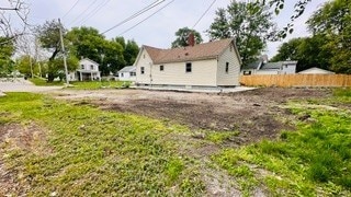812 W Monroe St, Bloomington, IL 61701 - view of side of home with fence