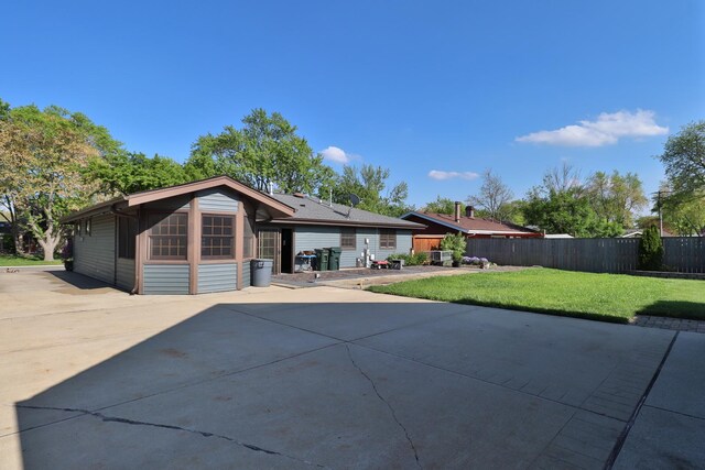 140 Princeton St, Hoffman Estates, IL 60169 - back of property with a patio area