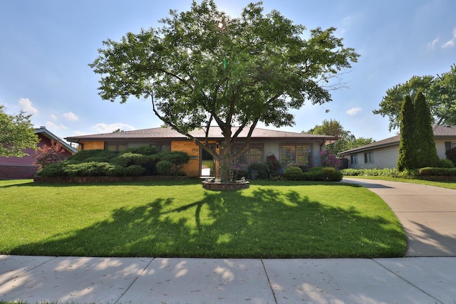140 Princeton St, Hoffman Estates, IL 60169 - ranch-style home featuring a front lawn