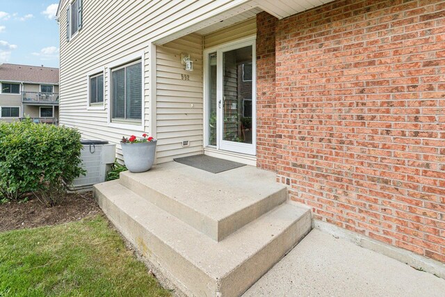 992 Hidden Lake Dr, Buffalo Grove, IL 60089 - property entrance featuring brick siding