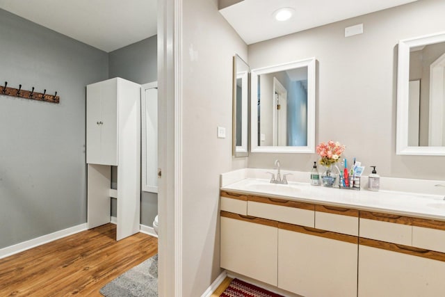 992 Hidden Lake Dr, Buffalo Grove, IL 60089 - bathroom with wood finished floors, double vanity, toilet, and baseboards