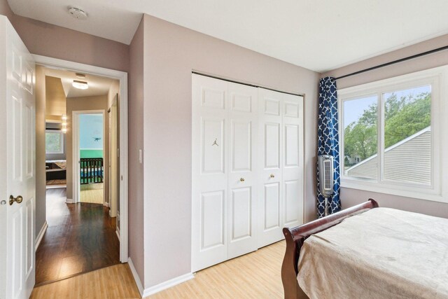 992 Hidden Lake Dr, Buffalo Grove, IL 60089 - bedroom with light wood-style floors, a closet, and baseboards