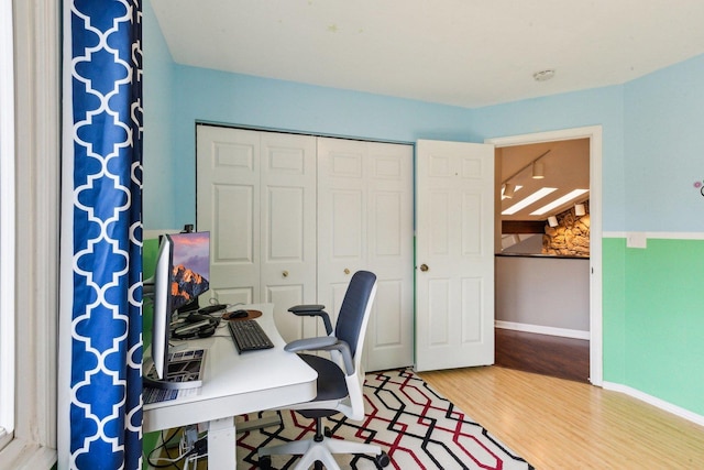 992 Hidden Lake Dr, Buffalo Grove, IL 60089 - office space featuring wood finished floors and baseboards