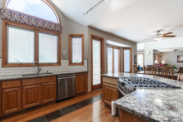 56 Huntsman Ln, Plano, IL 60545 - kitchen with appliances with stainless steel finishes, a sink, light wood-type flooring, a ceiling fan, and vaulted ceiling