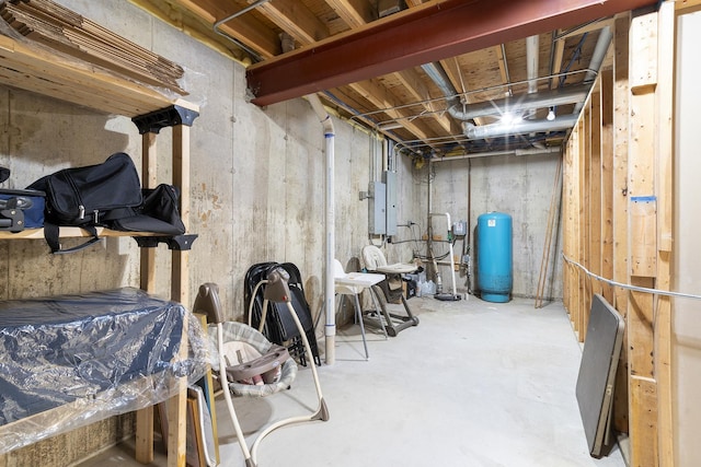 56 Huntsman Ln, Plano, IL 60545 - unfinished basement with a water pressure tank and electric panel