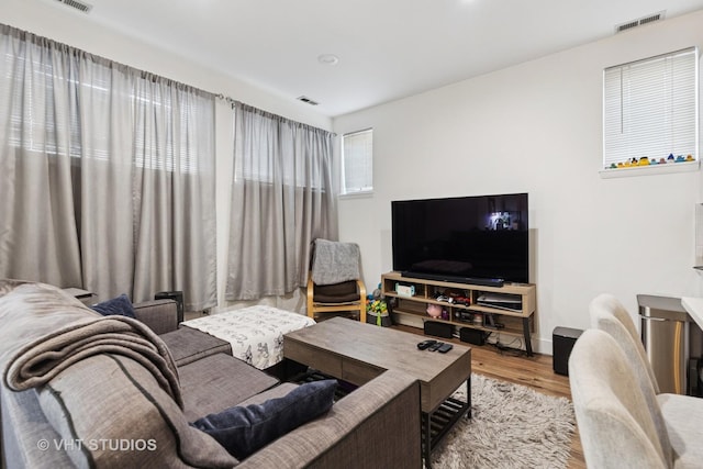 1845 N Marshfield Ave, Chicago, IL 60622 - living area featuring wood finished floors and baseboards