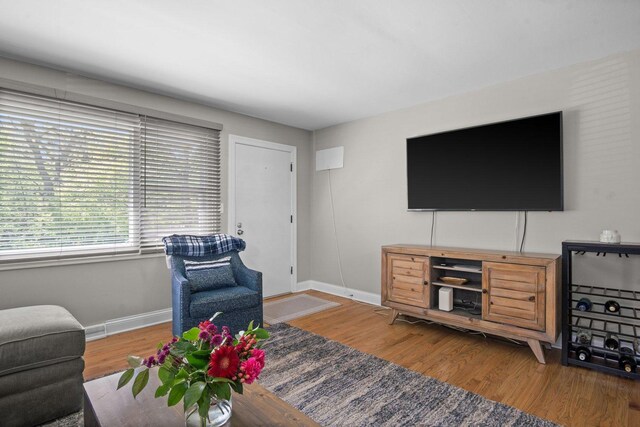 827 Elm Ave, Geneva, IL 60134 - living area featuring baseboards and wood finished floors