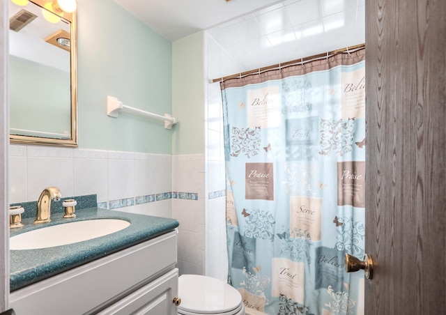8440 Anvil Pl, Tinley Park, IL 60487 - full bath featuring tile walls, vanity, toilet, and a shower with curtain