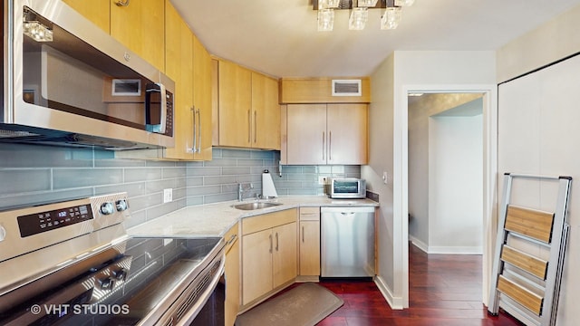 6033 N Sheridan Rd Unit 27B, Chicago, IL 60660 - kitchen featuring stainless steel appliances, a sink, light brown cabinetry, and tasteful backsplash