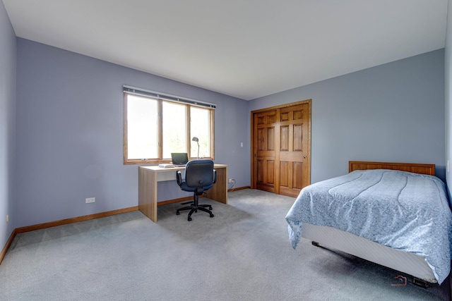 337 S Harrison Ct, Palatine, IL 60067 - carpeted bedroom featuring baseboards, a desk, and a closet