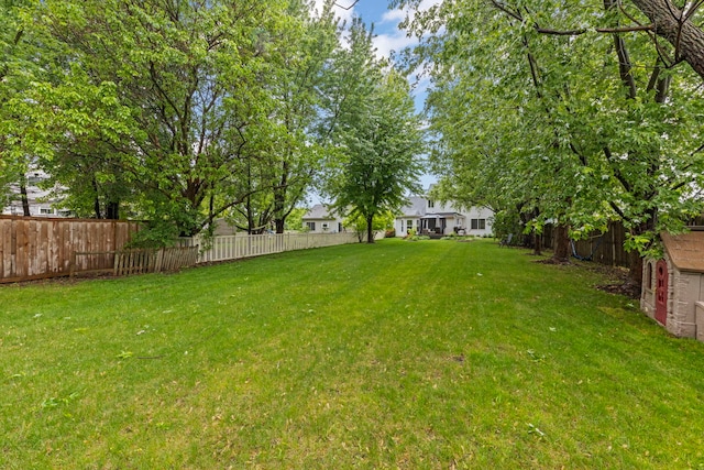 2990 Melbourne Ln, Lake In The Hills, IL 60156 - view of yard