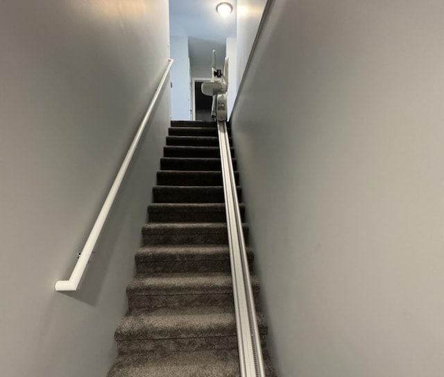734 Keller Dr, Dixon, IL 61021 - view of stairway