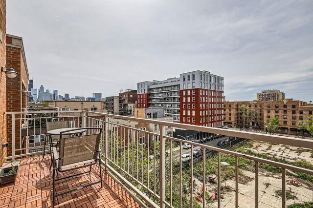 1405 N Orleans St Unit 5N, Chicago, IL 60610 - balcony with a city view