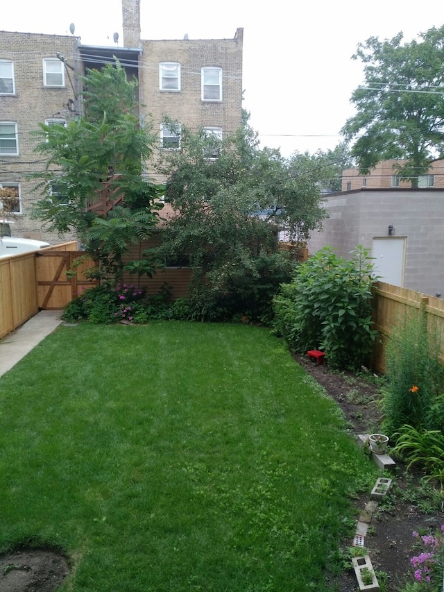 4870 N Paulina St, Chicago, IL 60640 - view of yard