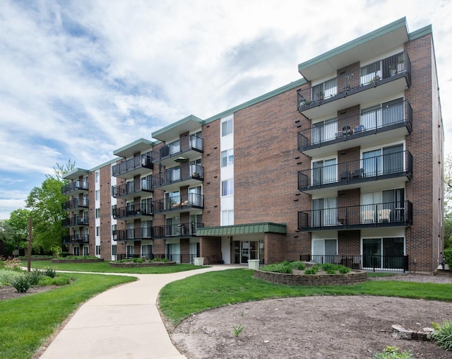 5S040 Pebblewood Ln Unit W503, Naperville, IL 60563 - view of apartment building / complex