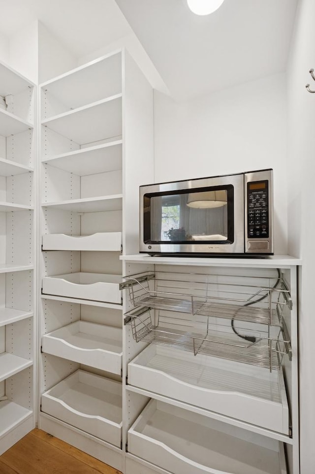 343 W Goethe St, Chicago, IL 60610 - view of pantry