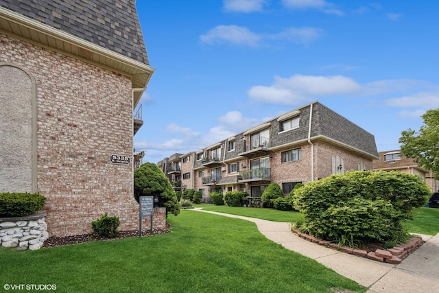 5327 N Delphia Ave Unit 327, Chicago, IL 60656 - surrounding community featuring a lawn