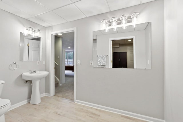 2913 Glenarye Dr, Lindenhurst, IL 60046 - bathroom featuring toilet, baseboards, a sink, and wood finished floors
