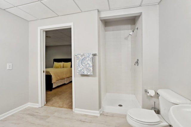 2913 Glenarye Dr, Lindenhurst, IL 60046 - ensuite bathroom with toilet, a shower stall, a paneled ceiling, and baseboards