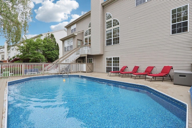 2913 Glenarye Dr, Lindenhurst, IL 60046 - swimming pool featuring a patio