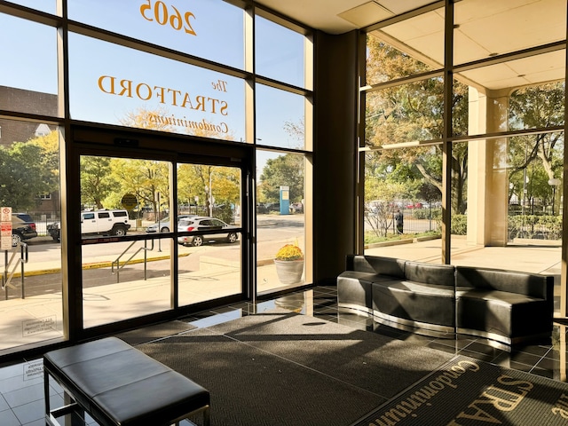 2605 S Indiana Ave Unit 501, Chicago, IL 60616 - community lobby with a wall of windows and a high ceiling
