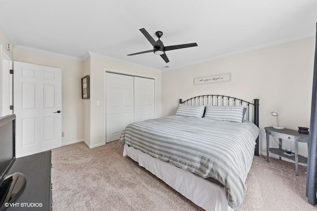21827 W Riviera Ct, Ivanhoe, IL 60060 - bedroom featuring light colored carpet, a closet, crown molding, baseboards, and a ceiling fan