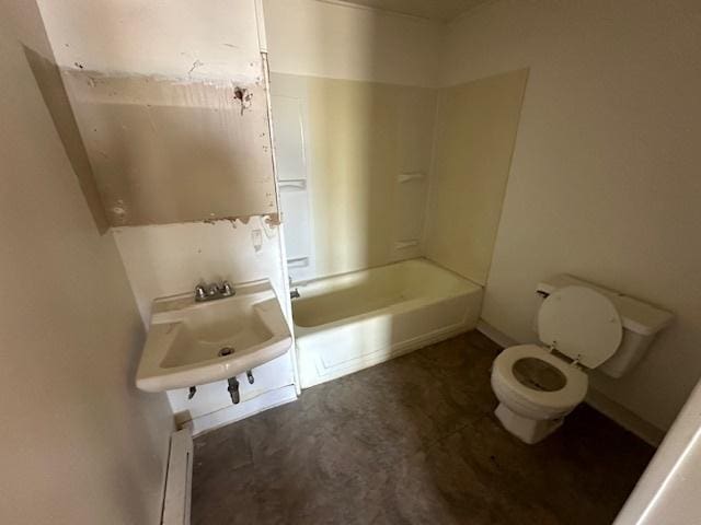 full bath with toilet, a sink, a baseboard heating unit, baseboards, and shower / bath combination