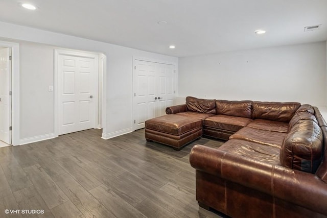 living area featuring wood finished floors, recessed lighting, and baseboards