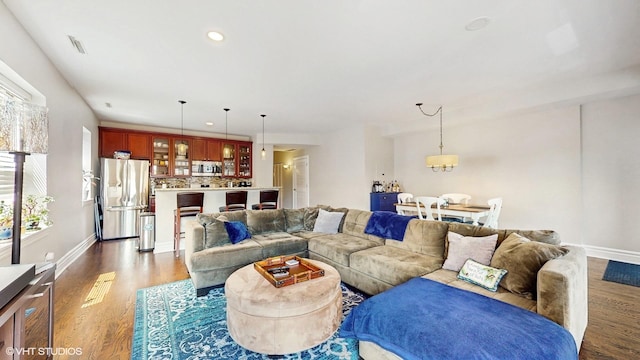 living area featuring dark wood finished floors, recessed lighting, and baseboards