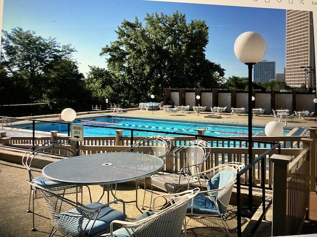 5455 N Sheridan Rd Unit 3804, Chicago, IL 60640 - view of community pool