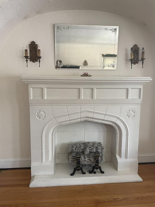 6108 N Maplewood Ave, Chicago, IL 60659 - detailed view of wood finished floors and baseboards
