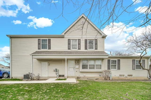 traditional-style house with a front yard