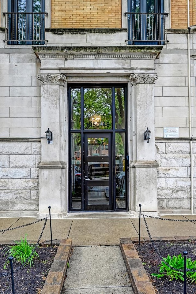 1050 W Buena Ave Unit 1A, Chicago, IL 60613 - view of exterior entry with stone siding