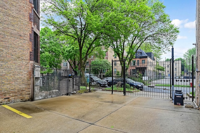 1050 W Buena Ave Unit 1A, Chicago, IL 60613 - view of gate