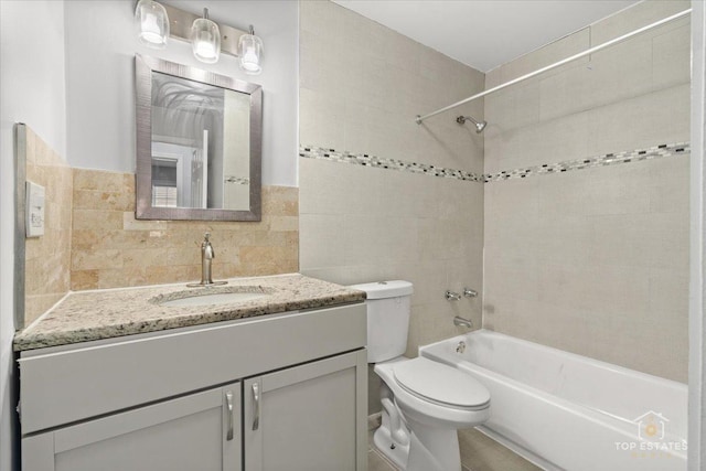 642 Gray Ct Unit 0, Wheeling, IL 60090 - full bath featuring shower / bath combination, toilet, vanity, and tile walls