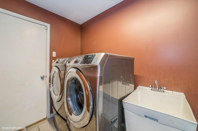 3140 Juniper Ct, Lynwood, IL 60411 - laundry room with washer and dryer and light tile patterned flooring