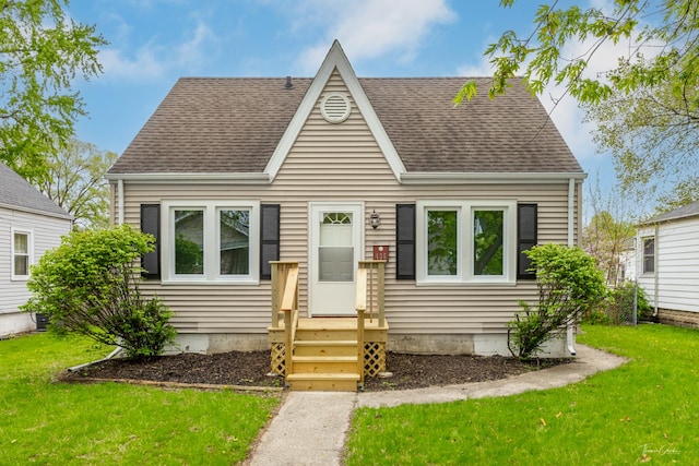 436 S Mckinley Ave, Kankakee, IL 60901 - view of front of home with a shingled roof and a front yard