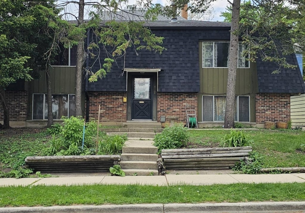 422 Ryerson Ave, Elgin, IL 60123 - photo 1