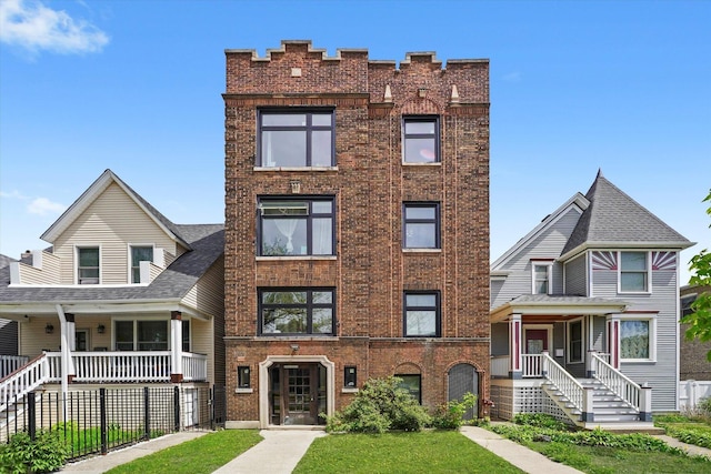view of front of property featuring brick siding and a front yard
